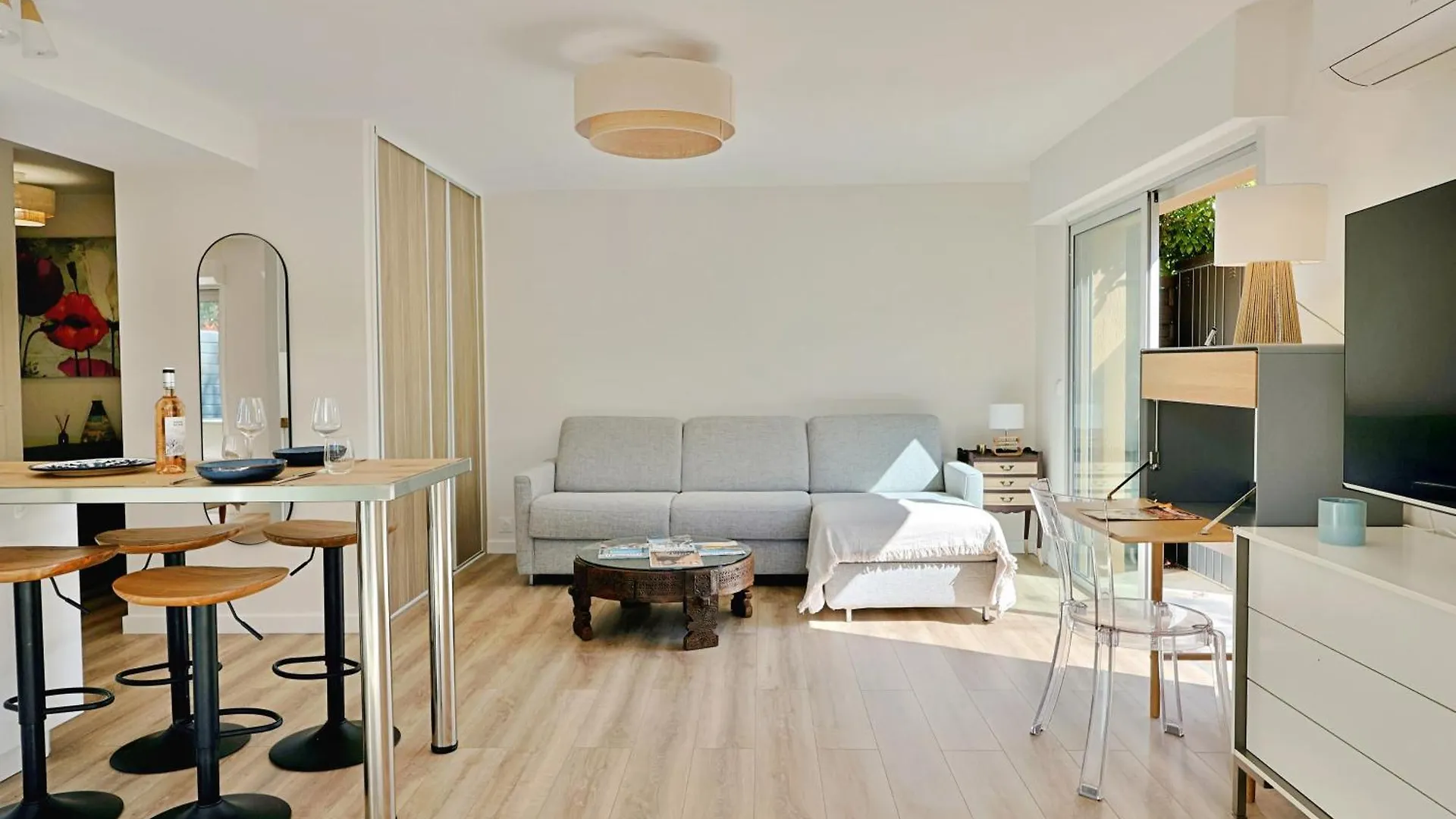 Renovated 2-Room Apartment Near Sea & Shops Theoule-sur-Mer